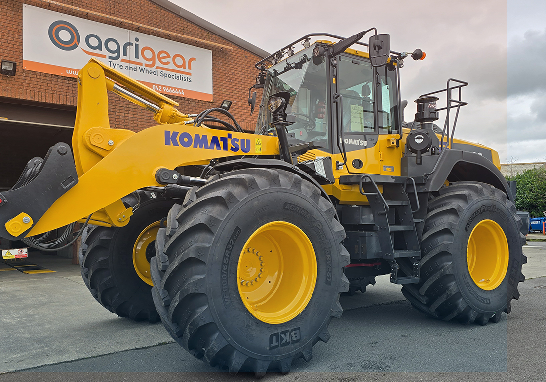 Komatsu WA380 Loader