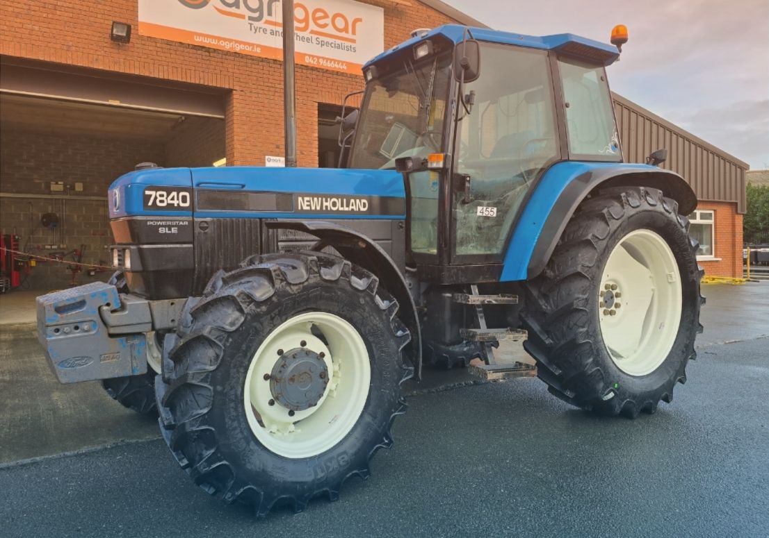 New Holland 7840