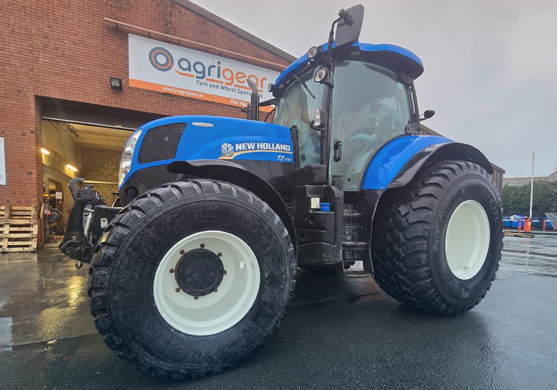 New Holland T7 210